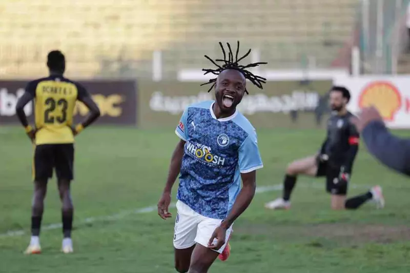 مايلي يحتفل بهدفه مع بيراميدز في مرمى المقاولون